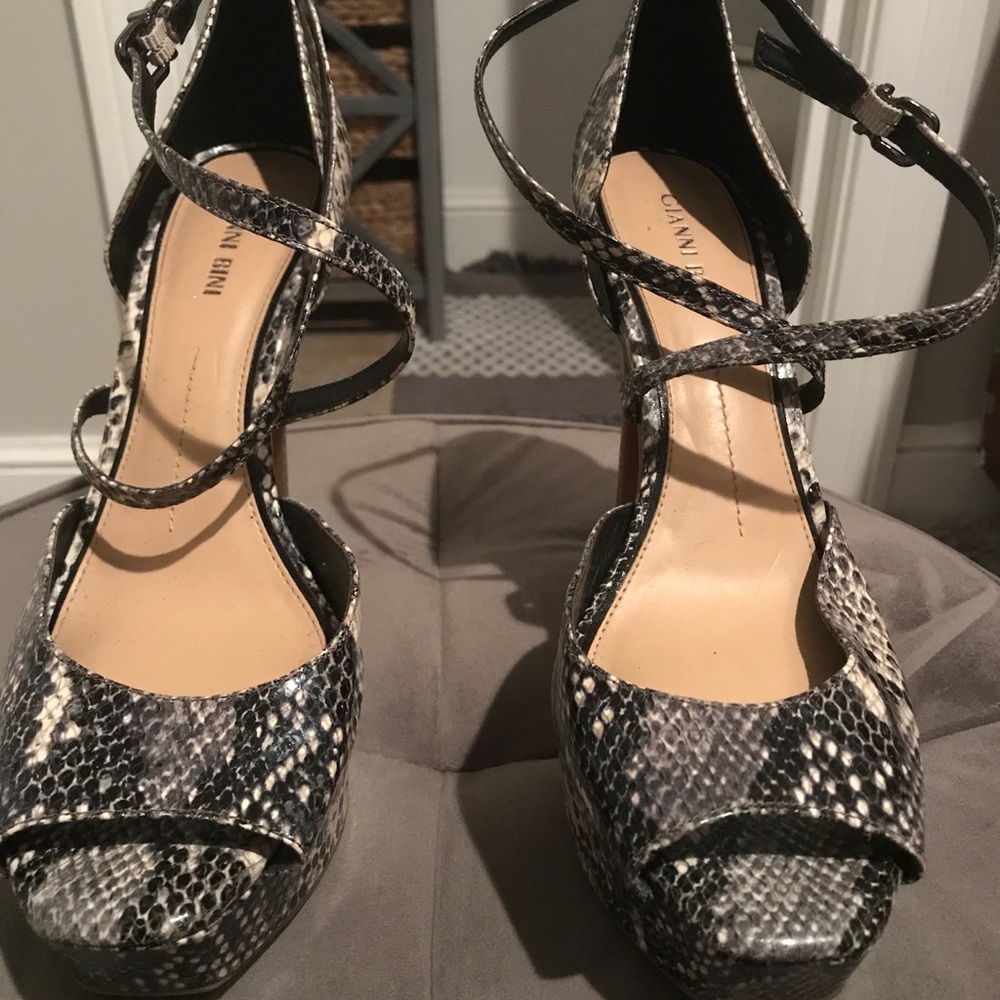 Gianni Bini Platform Heels